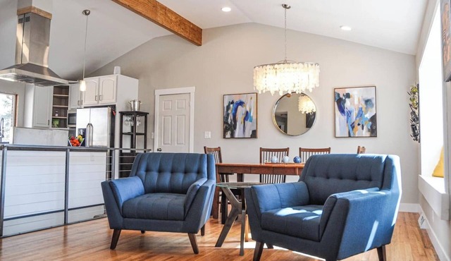 Our comfortable home, with great view of the Flatiron Mountains, sits in the heart of South Boulder. Enjoy the private hot tub spa, media room with 84" Theater TV, well stocked Chef's kitchen. Walk to shopping, restaurants, brewery and trails nearby.