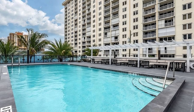 Outdoor Getaway! Modern Unit Near Beach and Attractions, Pool