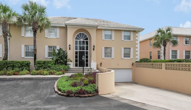 Outstanding Oceanfront 3BR/3BA Ground Floor Condo in The Breakers