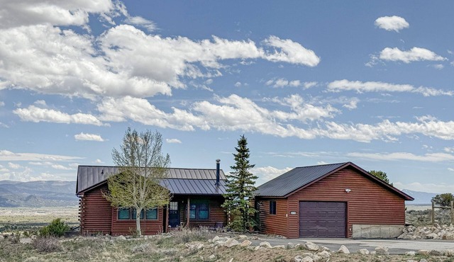 Overlook Cabin with Enchanting Views