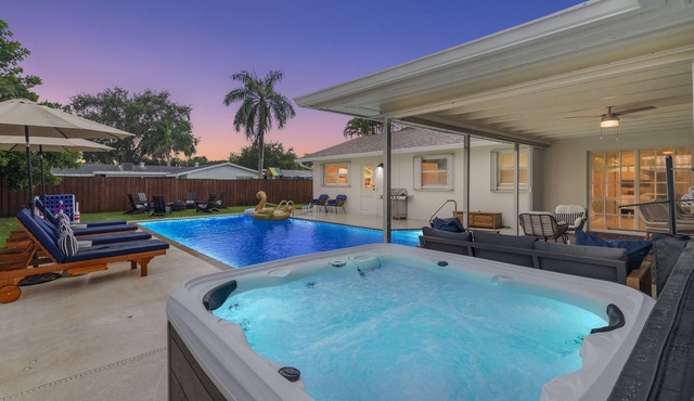 Palm Beach Luxury/5BR, Pool, Hot Tub, Fire Pit, Billiards, Arcade/Sleep 18