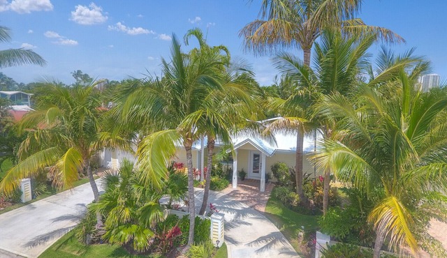PALM BEACH SHORES - LUXURY BEACH HOUSE RENTAL - SINGER ISLAND