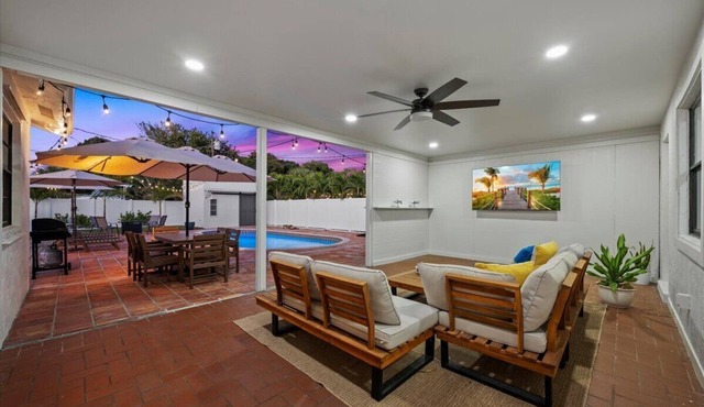 Palm Blanc- Modern Retreat Pool Firepit