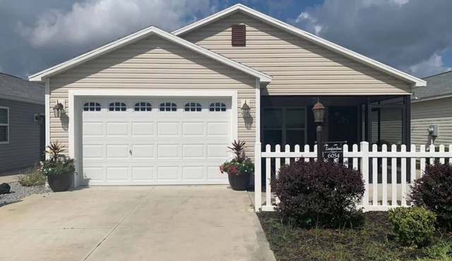 Paradise! 2 bed, 2 bath plus 4-seater golf cart.