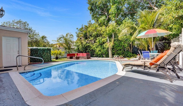 Paradise Villa with Heated Pool and close to Beach