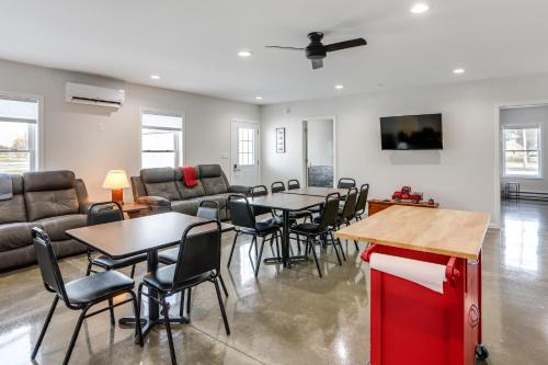 Patio & Parking! Modern Bunkhouse Near Lake Erie