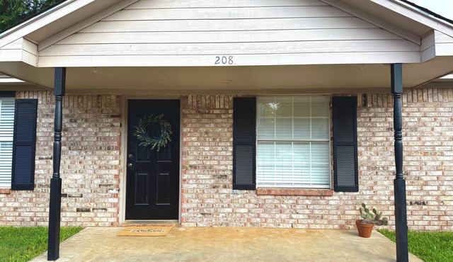 Peaceful 2-bedroom house with one car garage in charming Bullard