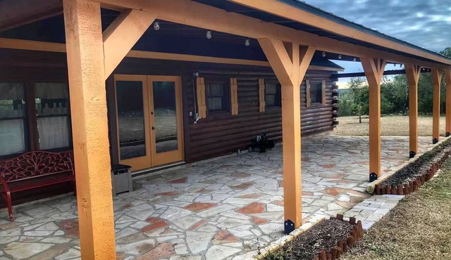 Peaceful and Pet Friendly Log Cabin near Medina Lake, Perfect for a Texas Hill Country Getaway