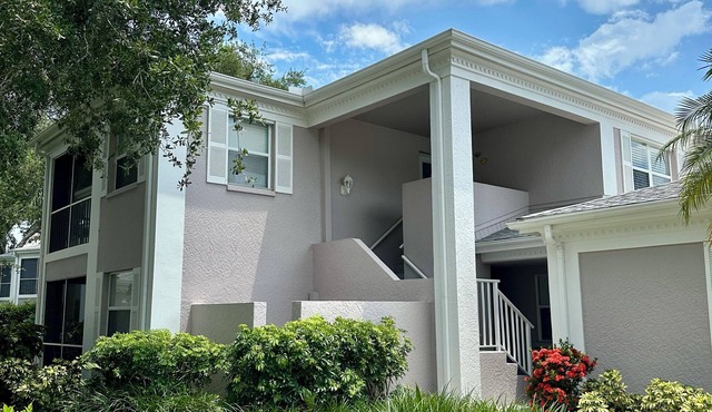 Peaceful and Spacious Sarasota Meadows Getaway! 2Bed/2Bath Upper Condo w/Pool