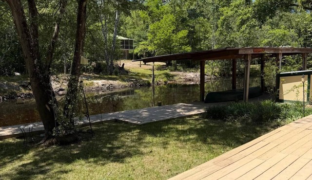 Peaceful Canal Retreat - 2 bed/2 bath home and only 30 mins to Panama City Beach