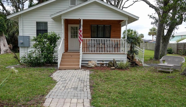 Peaceful Home with a Private Guest House in the Backyard! Easy Beach Access!