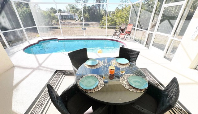 Peaceful Paradise is waiting for you! Perfect getaway renovated FL Pool House !