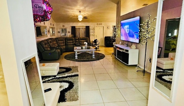 Peaceful & Private! Close to Everything!