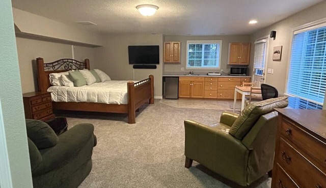Peaceful studio close to town - Only 20 minutes to U of O! in eugene