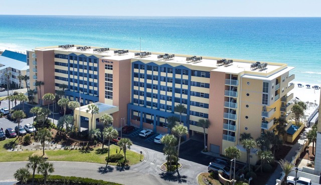 Pelican Isle #207: Gulf-front. Stunning Decor. Pool, Beach Svc, King BR+bunkies