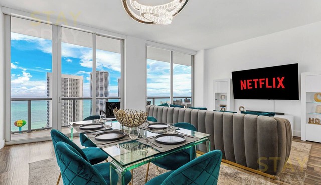 ★PENTHOUSE IN THE SKY. 3BDR/3BA LUXURY CONDO - PRICE REDUCED DUE TO FLOOR!