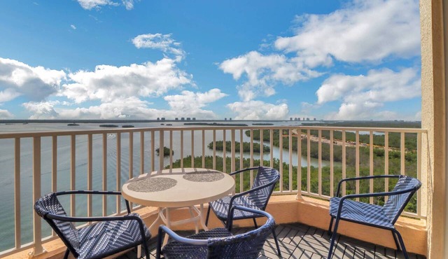 PENTHOUSE SUITE | EXTENDED CEILINGS | ESTERO BAY & GULF VIEWS | SOAKING TUB | LOVERS KEY RESORT