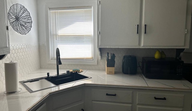 Perfect 3-bedroom house with AC in fantastic Orange location
