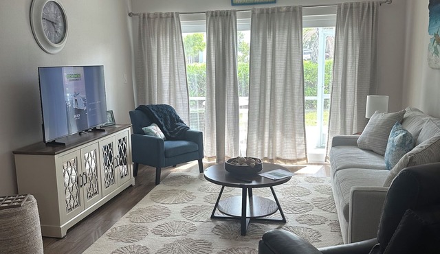 Perfect FL Longboat Key Getaway, steps from the Gulf! Sleeps 4