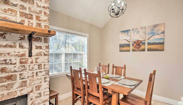 Pet-friendly A-frame Retreat Near Dtwn + Beaches!