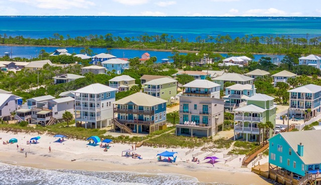 Pet Friendly Beach House - Beach Hop