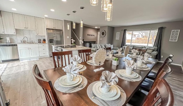 Pet Friendly Close to all Attractions. MTN Views!