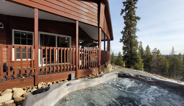 Pet Friendly, Family Friendly, Single-Level Home w/Hot Tub - Absolute Relaxation
