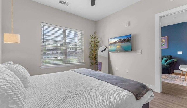 Pet-Friendly King condo | Pool, Gym, near Parks