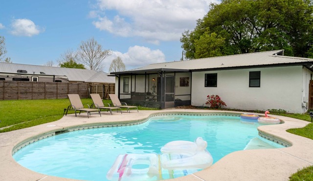 Pet-Friendly Pool Retreat w/Firepit Backyard BBQ