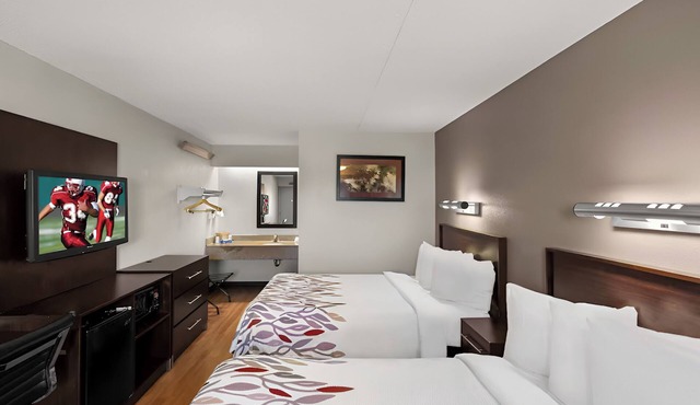 Pet-Friendly Rooms w/Free Shuttle Near Dining, Lake Activities | 2 Units