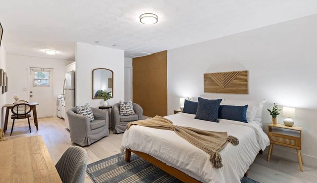 Pet-Friendly Studio w/Patio in Lakeridge