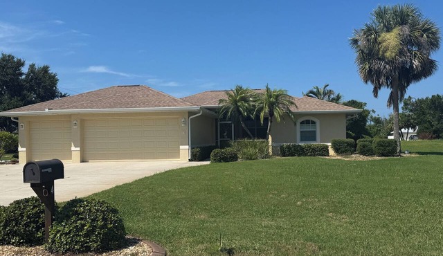 Pine Valley Palms - Charming 3-BR Waterfront Home in Rotonda with Heated Pool