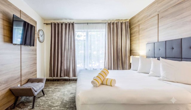 Pompano Retreat - Pool, WiFi & Beach Nearby