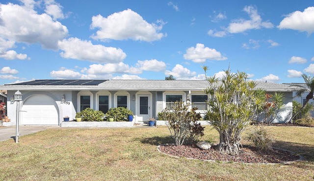 Pool days & Beach Waves - Easygoing Rotonda West Living!