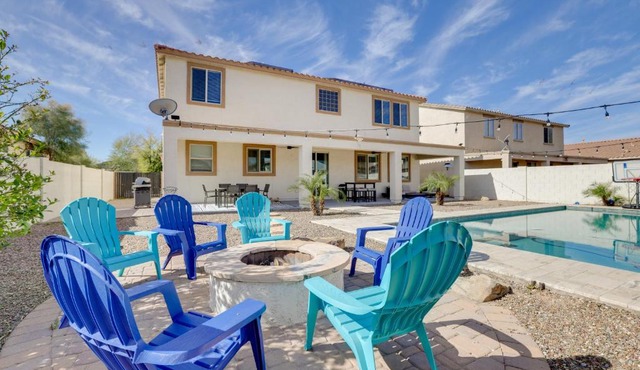 Pool, Fire Pit: Luxe Family Home in Goodyear