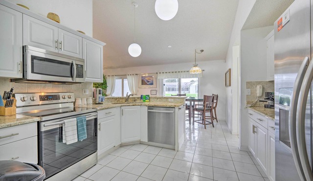Pool + Game Room, 5 Mi to Disney: Kissimmee Home!