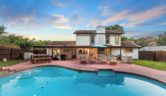 Pool, Hot tub, game room 12 beds, sleeps 16