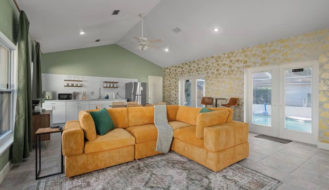 Pool + Sleeps 8 + 30mil to Legoland
