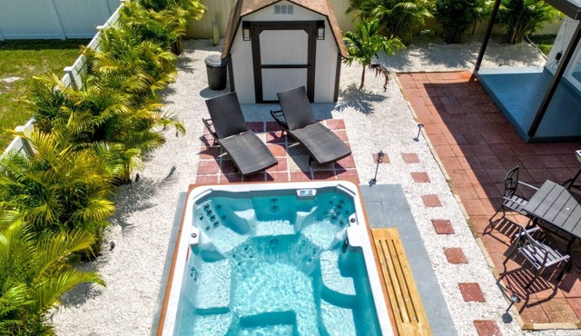 Pool Spa Eden 12 Min to Beach Private Fenced Yard Relaxing Getaway