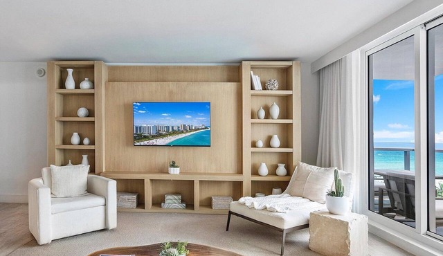 Premier 3-Bedroom Oceanview + Den at 1 Hotel & Homes