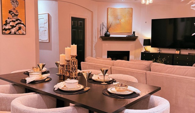 Premium 6BR Greenery Indoor Black & Gold Touch