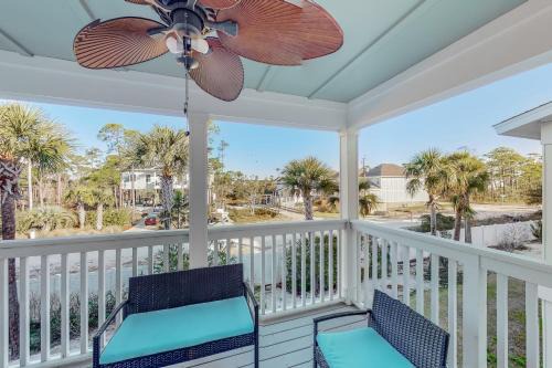 Pretty townhome with pools & hot tub - less than half-mile to beach