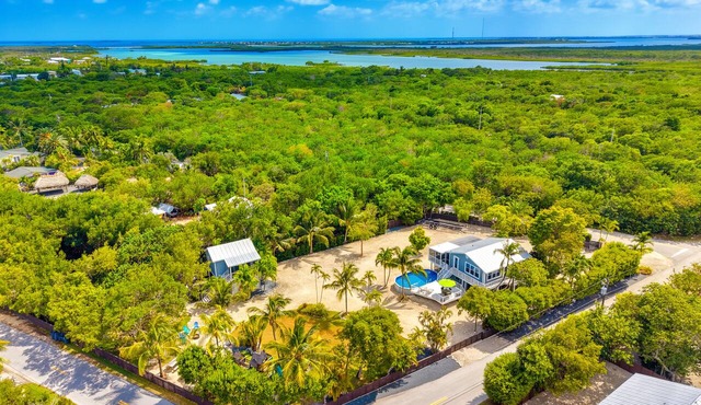 Private 1 Acre property outdoor retreat on boatable canal- Monthly Rental!