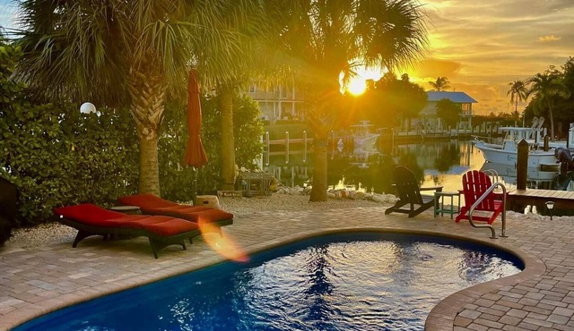 Private 4/3 Pool Heater/Dock/Kayaks/Bikes,etc