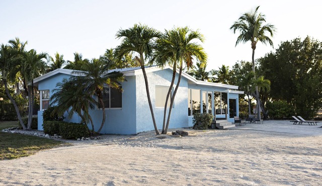 Private Bayside Waterfront Home 2 acres, Beach, Deep Water Boat Dock
