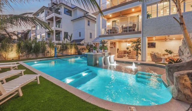 Private Beach Access/Pool Volleyball/Rock Climbing