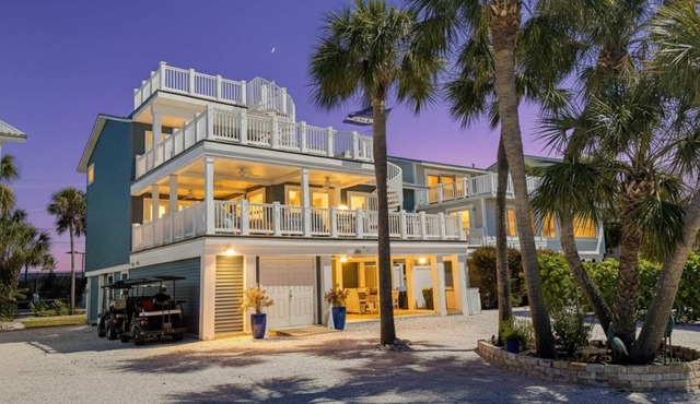 Private Beach home. Breathtaking Ocean views overlooking the Gulf of Mexico!