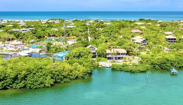 Private dock with 2 golf carts Oceanfront home Absolute Best Location on island!