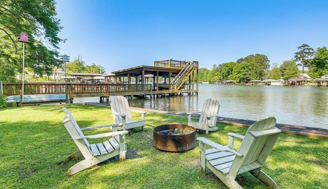 Private Dock + Yard: Lake Blackshear Family Escape