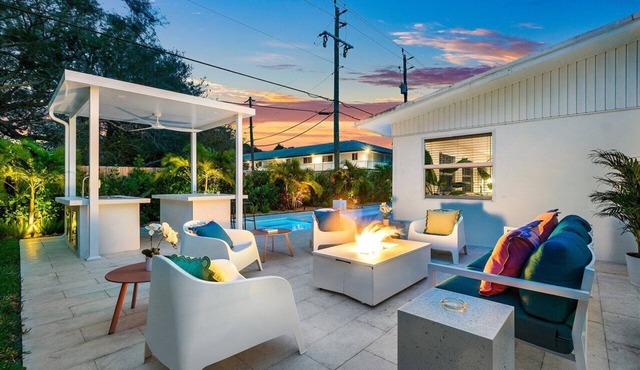 Private Heated Pool & Spa |Designer |By the Beach